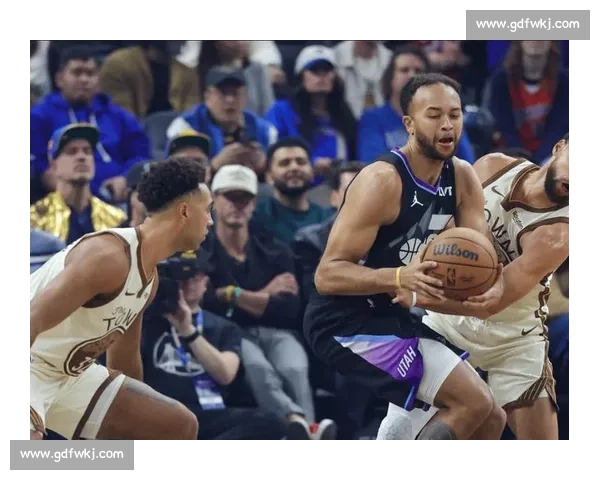 CBA与NBA差异对比:联赛风格与文化深度解析